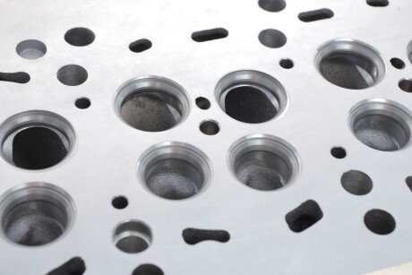 Фото 4 - Головка блоку циліндрів (ГБЦ) AMC 908728