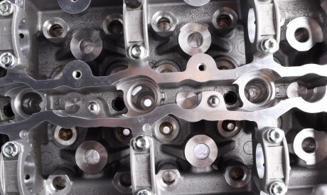 Фото 3 - Головка блока цилиндров (ГБЦ) AMC 908734