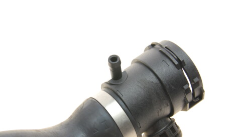 Фото 2 - Патрубок системи охолодження BOGAP B4228150