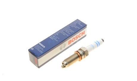 Свічка запалювання VW T-Roc (A11/D11)/Skoda Karoq/VW Golf VIII 1.0TSI/1.5TSI 17- (Platinum Iridium Evo) - BOSCH 0 241 145 525