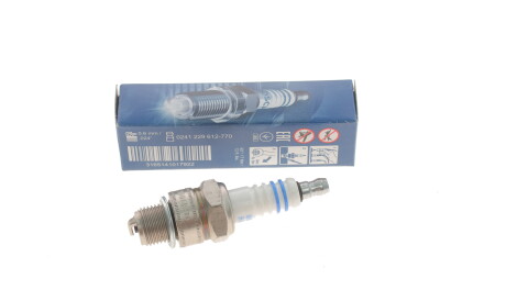 Фото 2 - Свеча зажигания BOSCH 0241229612