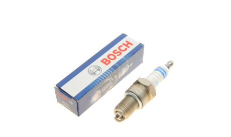 Никелевая свеча зажигания (1 электрод) - (n01781163, N01781147, 7701414105) BOSCH 0 241 229 715