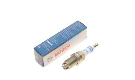 Никелевая свеча зажигания (3 электрода) - (7700500180, 5960J2, 1625935280) BOSCH 0 242 235 766 (фото 1)