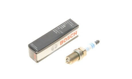 Свеча зажигания - (lr005253, 4550157, 2741023700) BOSCH 0 242 236 596