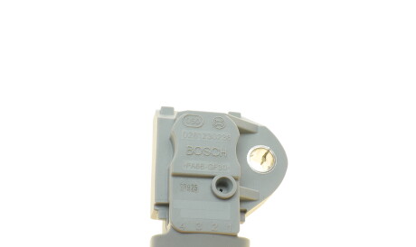 Фото 3 - Датчик давления топлива BOSCH 0 261 230 238 (0261230238)