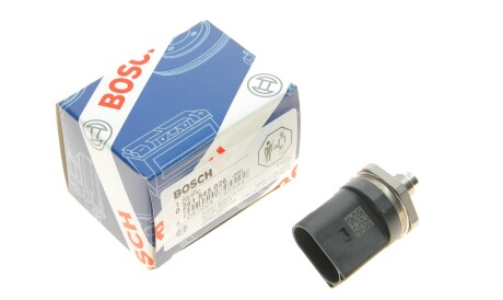 Фото 2 - Датчик тиску палива BOSCH 0 261 545 026 (0261545026)