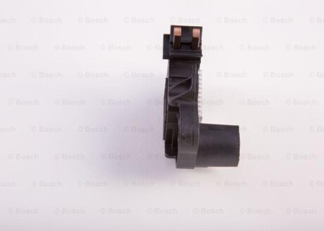 Фото 5 - Реле регулятора генератора BOSCH 0272220733