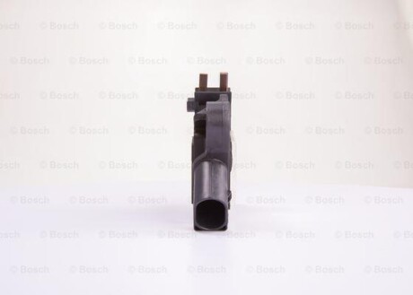 Фото 5 - Реле регулятор генератора BOSCH 0 272 220 734 (0272220734)