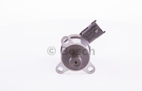 Фото 4 - Регулятор давления топлива BOSCH 0928400743