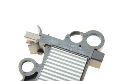 Фото 2 - Реле регулятор генератора BOSCH 1 986 AE0 025 (1986AE0025)