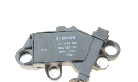 Фото 2 - Реле регулятор генератора BOSCH 1 986 AE0 043 (1986AE0043)