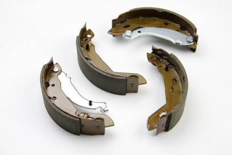 Гальмівні колодки зад. Peugeot 309 85-93/ Renault Clio 90-98 (TRW) - (7701349648, 95659676, 7701349548) BREMSI GF0411