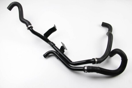 Фото 2 - Патрубок системы охлаждения BSG BSG 70-720-082 (BSG70720082)