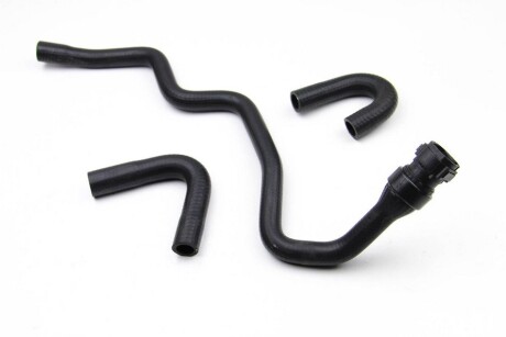 Фото 2 - Патрубок системи охолодження BSG BSG 70-720-189 (BSG70720189)