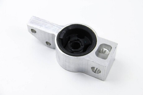 Фото 4 - Сайлентблок рычага BSG BSG 90-700-031 (BSG90700031)