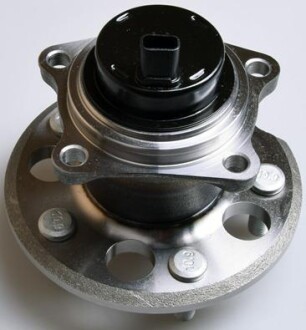 Piasta kola tyl toyota avensis 01- - (4241042050, 4245042020, 4245042030) Denckermann W413586