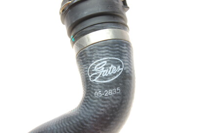 Фото 3 - Патрубок системы охлаждения Gates 05-2835 (052835)