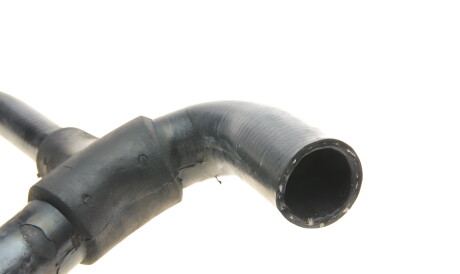 Фото 3 - Патрубок системы охлаждения Gates 05-3160 (053160)