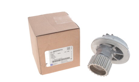 Фото 3 - Водяной насос General Motors 96930074