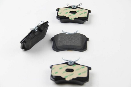 Фото 2 - Тормозные колодки HELLA 8DB355019911