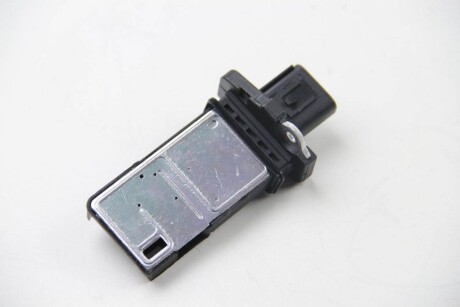 Фото 2 - Витратомір повітря HELLA 8ET009142-581 (8ET009142581)