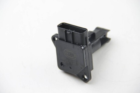 Фото 2 - Витратомір повітря HELLA 8ET009142-921 (8ET009142921)