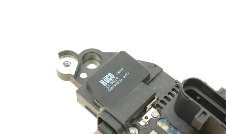 Фото 2 - Реле регулятор генератора HITACHI 130624