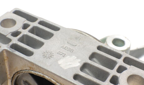 Фото 3 - Подушка двигуна HUTCHINSON 594461