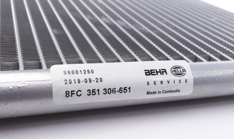 Фото 3 - Радіатор кондиціонера Knecht / Mahle AC 527 000S (AC527000S)