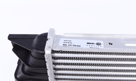 Фото 3 - Интеркулер Knecht / Mahle CI 19 000S (CI19000S)