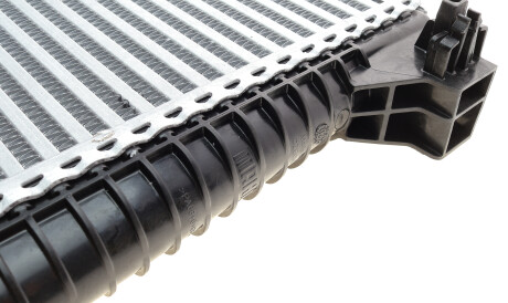 Фото 3 - Интеркулер Knecht / Mahle CI 220 000P (CI220000P)