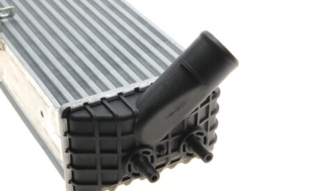 Фото 3 - Интеркулер Knecht / Mahle CI 656 000S (CI656000S)