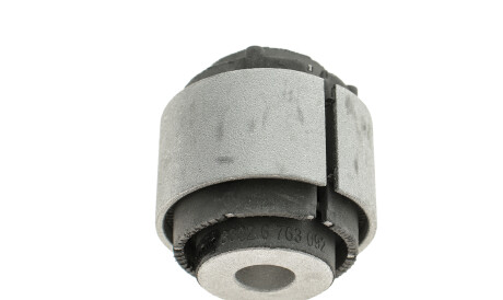 Фото 2 - Сайлентблок важеля LEMFORDER 30582 01 (3058201)