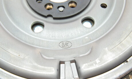 Фото 2 - Махове колесо (маховик) LuK 415 0439 10