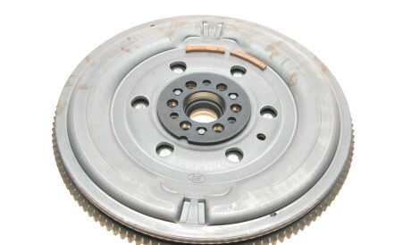 Фото 3 - Махове колесо (маховик) LuK 415 0439 10