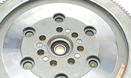 Фото 2 - Махове колесо (маховик) LuK 415 0677 10 (415067710)