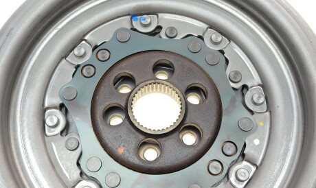 Фото 3 - Маховик LuK 415 0744 09 (415074409)