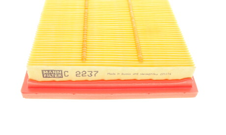 Фото 2 - Воздушный фильтр MANN C 2237 (C2237)