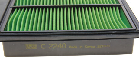 Фото 3 - Повітряний фільтр MANN C 2240 (C2240)