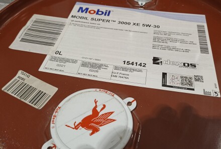 Фото 2 - Моторна олива MOBIL 154142