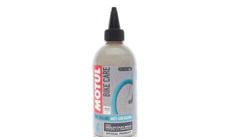 Фото герметик для наповнення вело шин Tubeless Tire Sealant Off Road (500ml) (112845) - MOTUL 851103 Герметик для наповнення вело шин Tubeless Tire Sealant Off Road (500ml) (112845) - MOTUL 851103