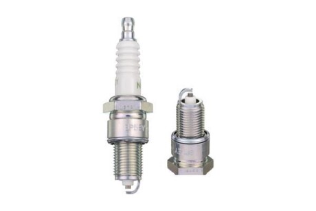 Свічка запалювання BP5EY-11 (ціна за 1шт) BENTLEY CONTINENTAL, EIGHT CHRYSLER LE BARON DAEWOO ESPERO, LEMANS DODGE CARAVAN GEO TRACKER HONDA ACCORD III HYUNDAI SONATA II 1.5-6.75 08.82-03.01 - NGK 4028