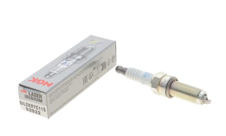 Фото 3 - Свеча зажигания NGK 92932