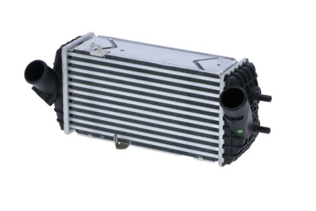 Intercooler hyundai i30/kia ceed 1,4d/1,6d 2011- - (282712A740) NRF 30943