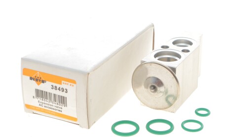 Фото 2 - Автозапчастина NRF 38493