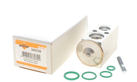 Фото 2 - Автозапчастина NRF 38539