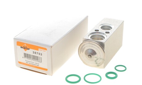 Фото 2 - Автозапчасть NRF 38753