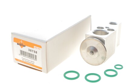 Фото 2 - Автозапчасть NRF 38758