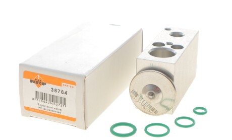 Фото 2 - Автозапчасть NRF 38764