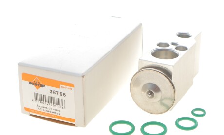Фото 2 - Автозапчасть NRF 38766